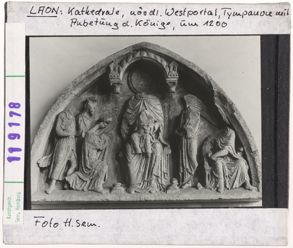 Vorschaubild Laon, Kathedrale: nördliches Westportal, Tympanon mit Anbetung der Könige 